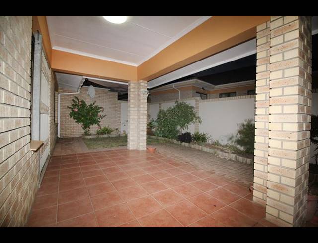 2 BEDROOM TOWNHOUSE FOR SALE IN LINKSIDE